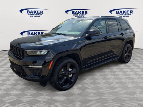 Used 2024 Jeep Grand Cherokee Limited w/ Luxury Tech Group II AWD/4WD image 3
