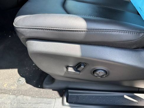 Used 2025 Chrysler Pacifica Select FWD image 17