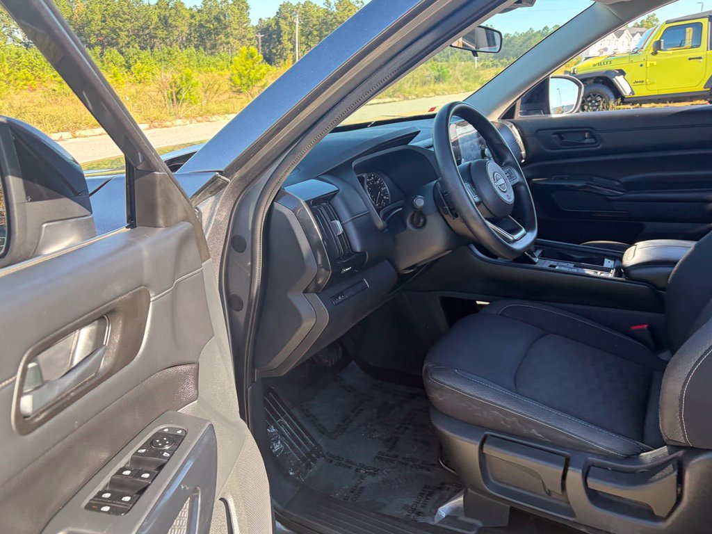 Used 2023 Nissan Pathfinder S FWD image 31