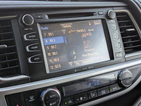 Used 2019 Toyota Highlander XLE image 12