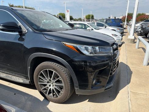 Used 2017 Toyota Highlander SE FWD image 13