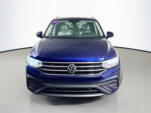 Used 2022 Volkswagen Tiguan SE image 2