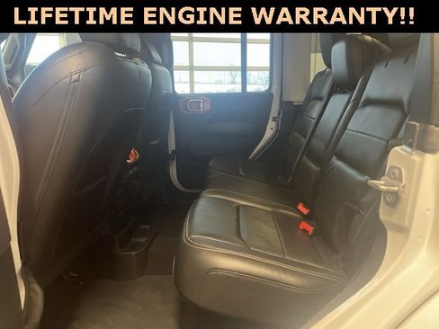 Used 2018 Jeep Wrangler Unlimited Sahara image 26