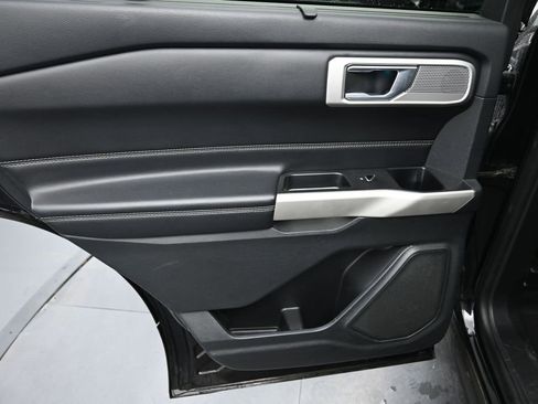 Used 2022 Ford Explorer Limited AWD/4WD image 22
