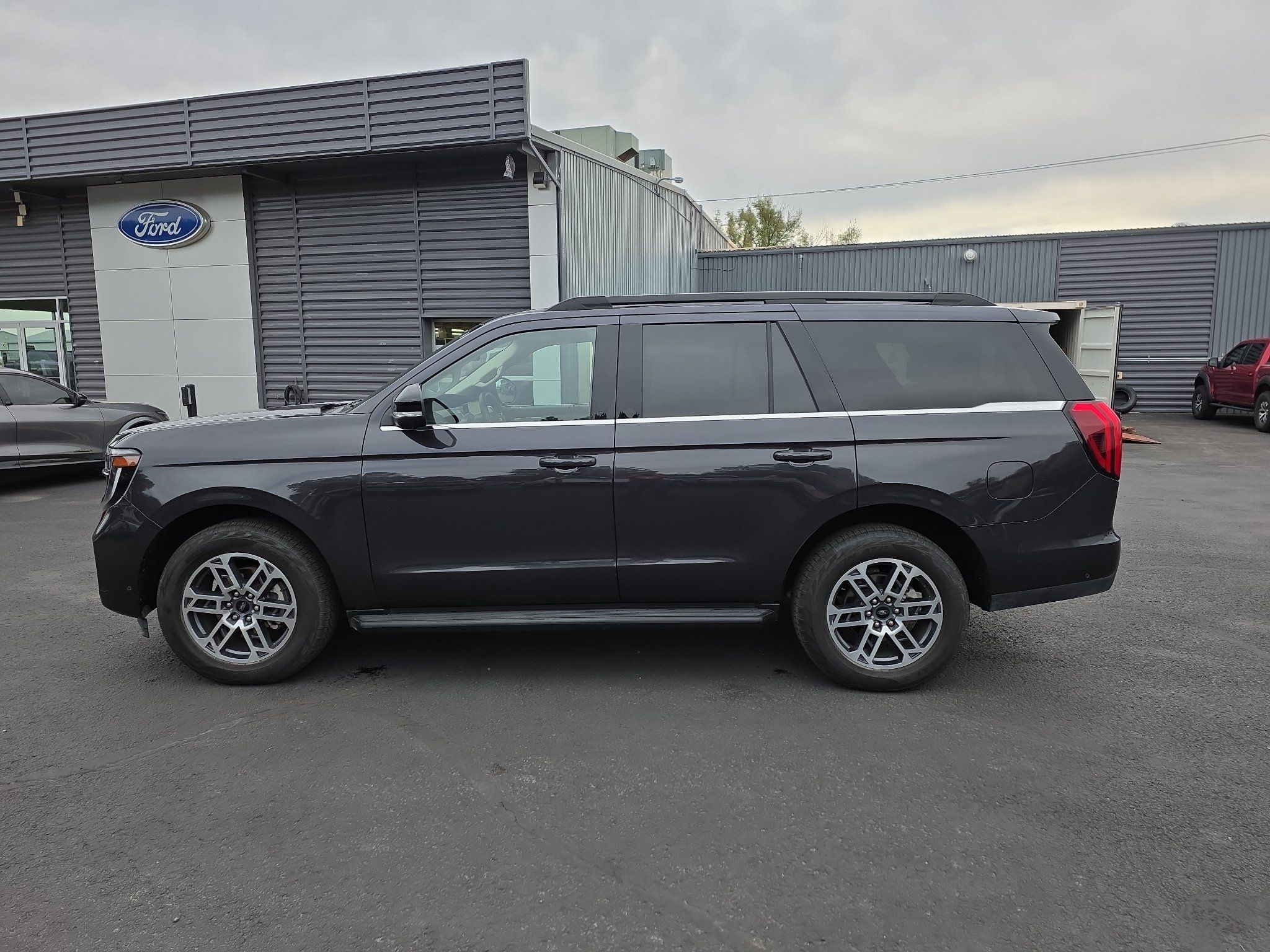 Used 2025 Ford Expedition Active AWD/4WD image 22