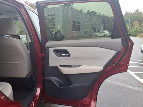 Used 2023 Nissan Rogue SV image 14