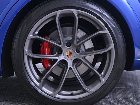 Used 2025 Porsche Cayenne GTS image 12