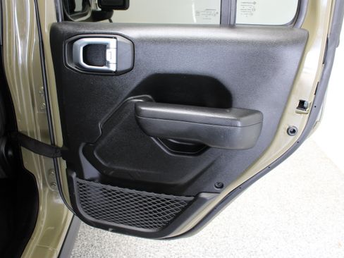 Used 2025 Jeep Gladiator Sport AWD/4WD image 31