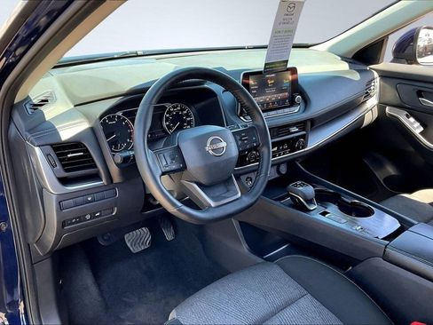 Used 2025 Nissan Rogue SV image 17