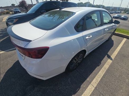 Used 2023 Kia Forte GT-Line w/ GT-Line Technology Package FWD image 3