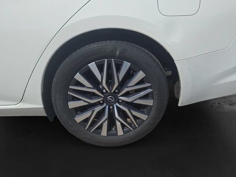 Used 2025 Nissan Altima 2.5 SV FWD image 13