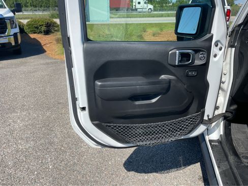 Used 2022 Jeep Gladiator Sport AWD/4WD image 10