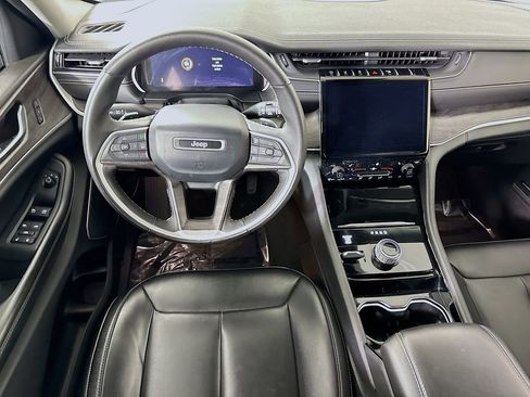 Used 2023 Jeep Grand Cherokee Limited w/ Black Appearance Package image 4