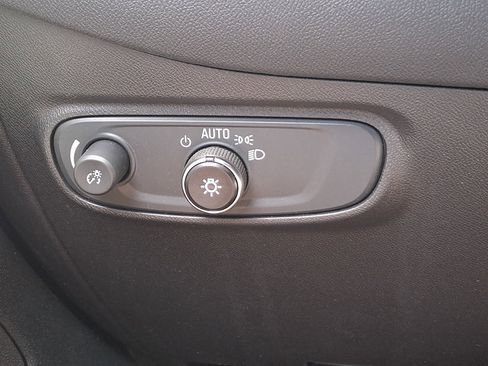 Used 2022 Chevrolet Equinox LT FWD image 23