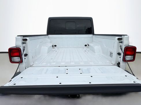 Used 2022 Jeep Gladiator Sport image 12