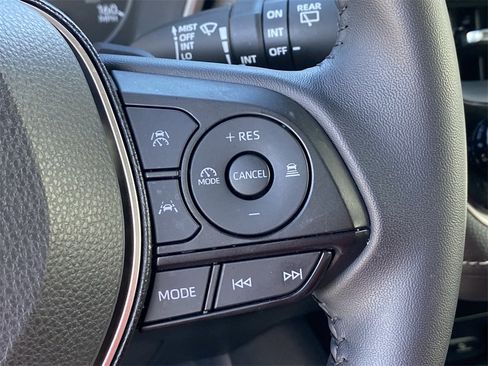 Certified 2025 Toyota Corolla SE image 25