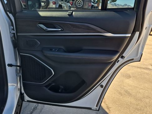 New 2024 Jeep Grand Cherokee Limited 4xe w/ Luxury Tech Group II image 22