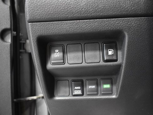 Used 2018 Nissan Rogue S AWD/4WD image 16
