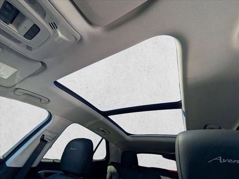 Used 2024 Buick Envision Avenir image 14