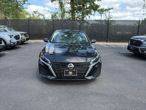 Used 2025 Nissan Altima 2.5 SV FWD image 2