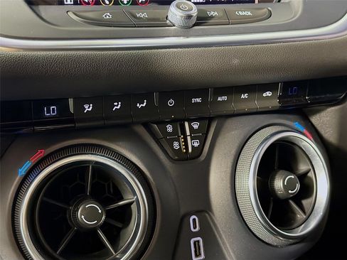 Used 2021 Chevrolet Blazer LT FWD image 18