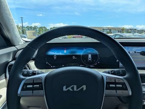 Used 2025 Kia Telluride SX Prestige AWD/4WD image 30