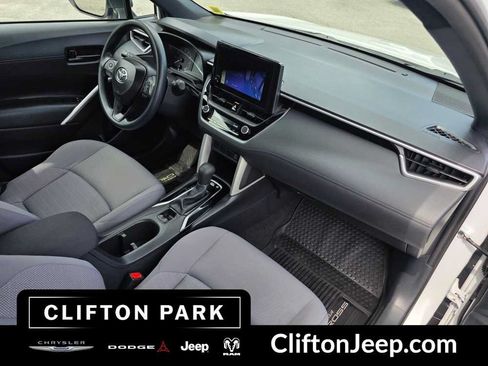 Used 2024 Toyota Corolla Cross AWD Hybrid image 16
