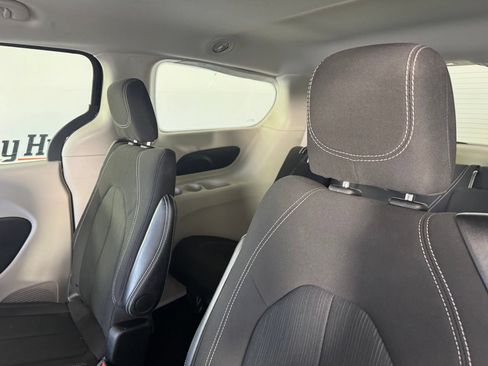 Used 2024 Chrysler Voyager LX FWD image 10