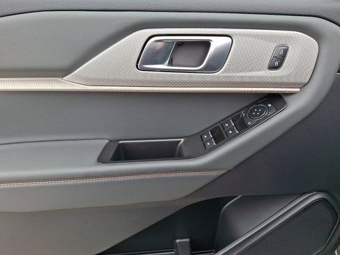 Certified 2025 Ford Explorer Active image 16