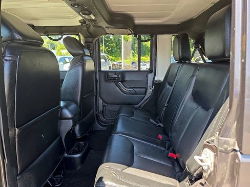 Used 2017 Jeep Wrangler Unlimited Sahara AWD/4WD image 15