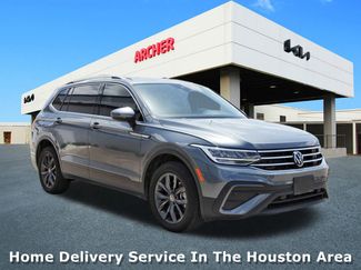 Used 2022 Volkswagen Tiguan SE image 1