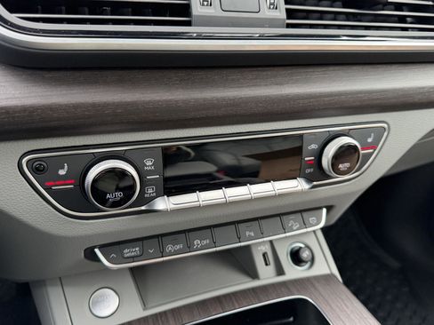 Used 2025 Audi Q5 2.0T Premium image 22