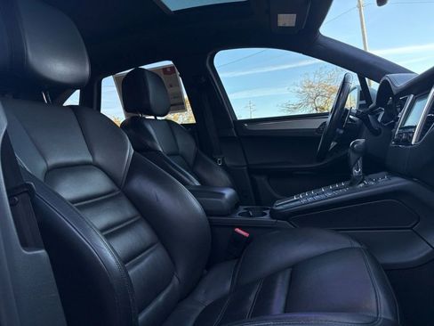 Used 2016 Porsche Macan Turbo image 30