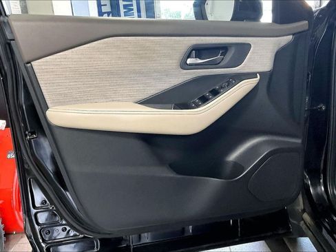 Used 2023 Nissan Rogue SV AWD/4WD image 9
