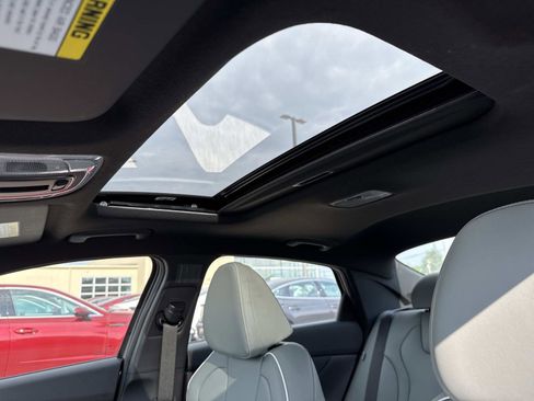 New 2025 Hyundai Elantra Limited image 3