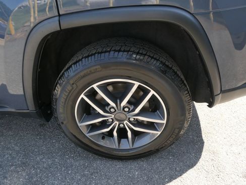 Used 2019 Jeep Grand Cherokee Limited AWD/4WD image 36