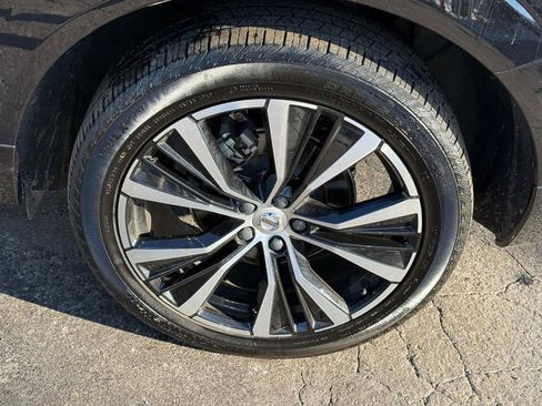 Certified 2023 Volvo XC60 B5 Plus w/ Climate Package image 8