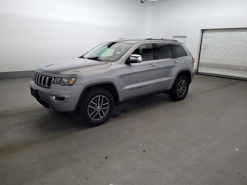 Used 2018 Jeep Grand Cherokee Limited AWD/4WD image 2