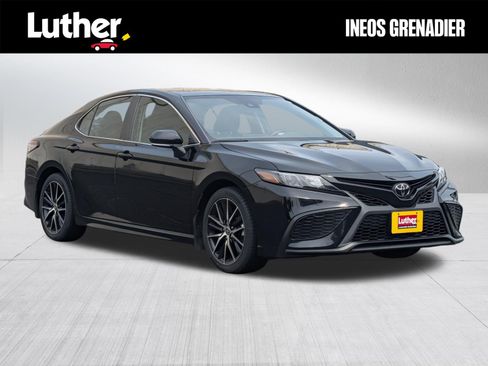 Used 2023 Toyota Camry SE w/ Cold Weather Package AWD/4WD image 1