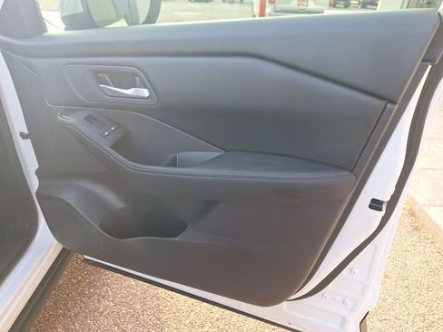 Certified 2026 Nissan Rogue SV FWD image 28