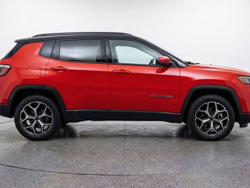 Used 2025 Jeep Compass Limited image 11
