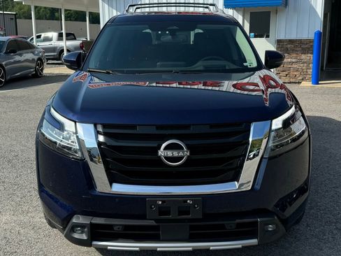 Used 2022 Nissan Pathfinder Platinum w/ Lighting Package (N92) AWD/4WD image 2