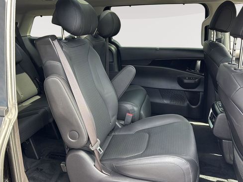 Used 2025 Kia Carnival SX Prestige image 19