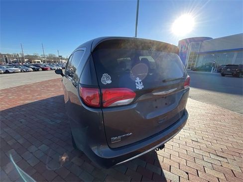 Used 2018 Chrysler Pacifica Touring Plus image 13