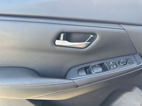 Used 2025 Nissan Sentra SV FWD image 16
