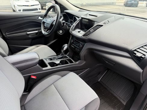 Used 2018 Ford Escape SE w/ SE Sync 3 Package AWD/4WD image 3