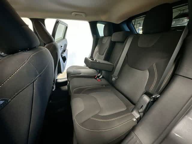 Used 2016 Jeep Cherokee Latitude w/ Cold Weather Group AWD/4WD image 17