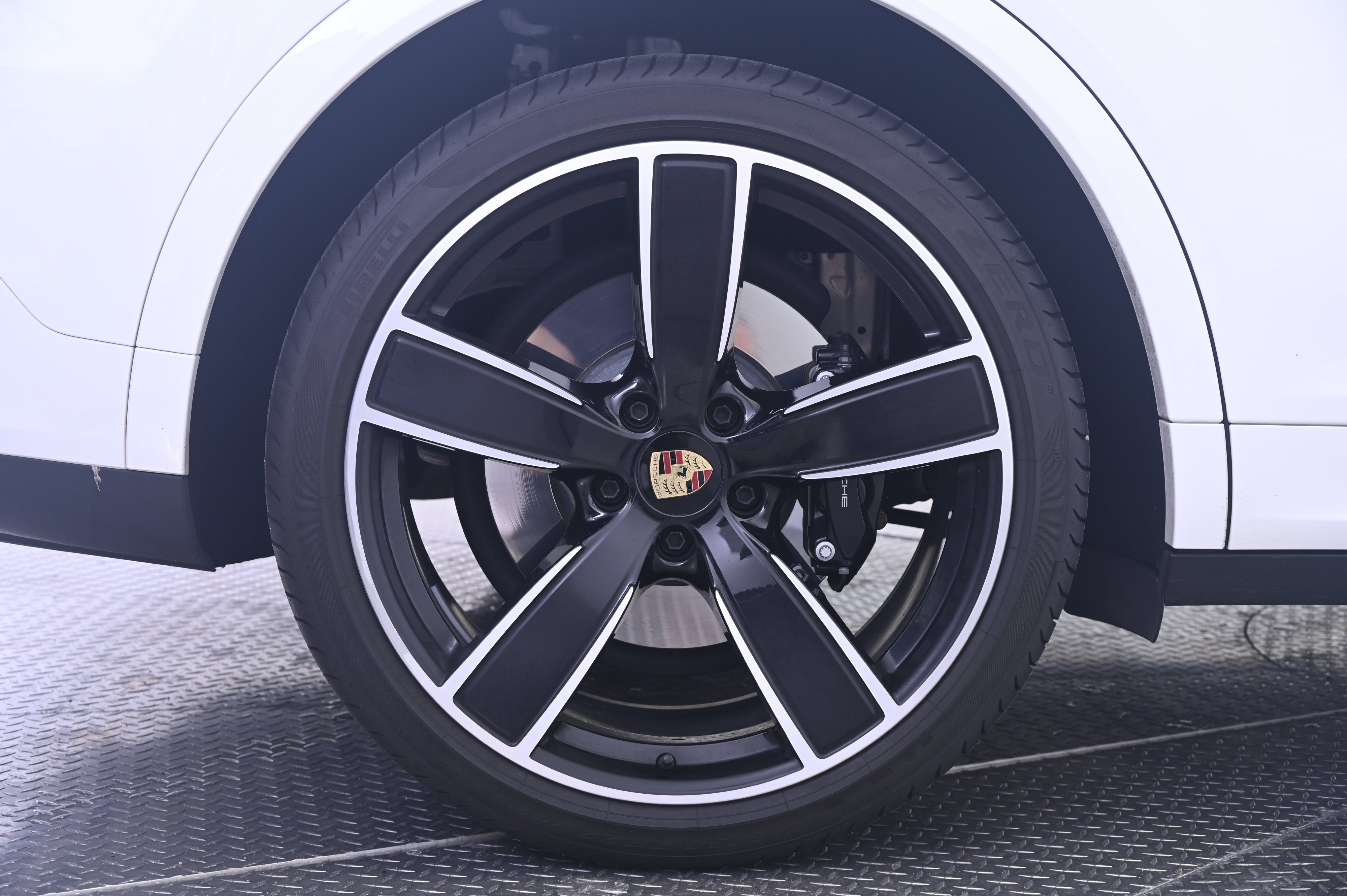 Certified 2023 Porsche Cayenne Turbo AWD/4WD image 13