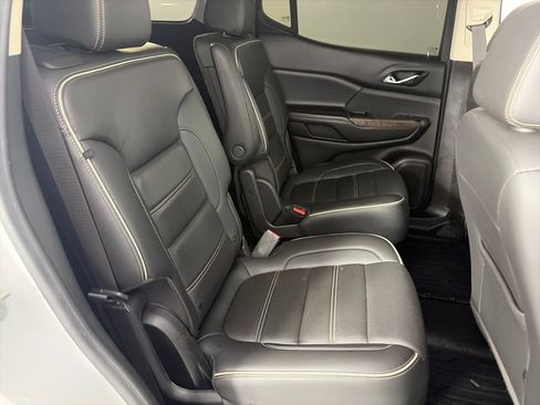 Used 2022 GMC Acadia Denali w/ Denali Ultimate Package AWD/4WD image 28