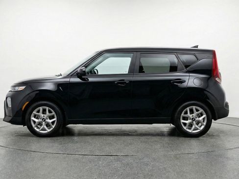 Used 2025 Kia Soul LX w/ LX Technology Package image 5